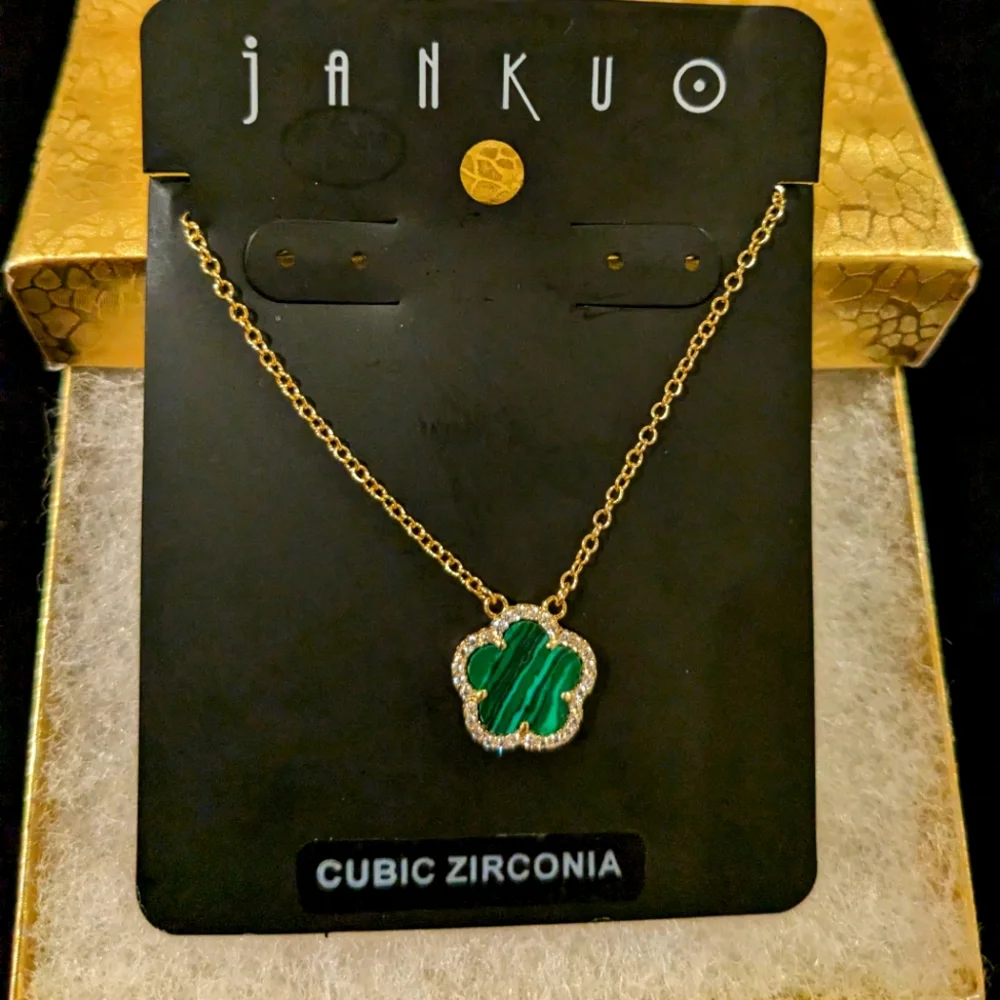 Jankuo 14k Gold Plated Emerald &  Cubic Zirconia Clover Necklace New in Box ❤
